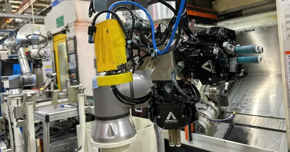 SusGrip 3F performs reliably in CNC machine tending, even in the presence of coolant, oil, and dust.